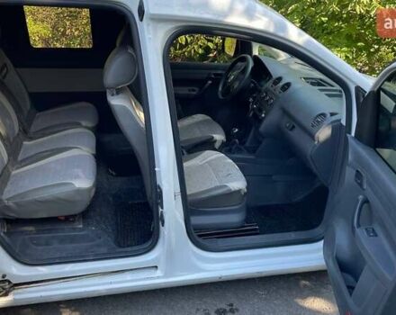 Білий Фольксваген Кадді, об'ємом двигуна 1.6 л та пробігом 180 тис. км за 10000 $, фото 10 на Automoto.ua