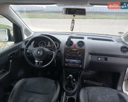 Белый Фольксваген Кадди, объемом двигателя 1.6 л и пробегом 194 тыс. км за 10300 $, фото 1 на Automoto.ua