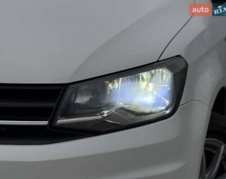 Белый Фольксваген Кадди, объемом двигателя 1.97 л и пробегом 300 тыс. км за 13500 $, фото 5 на Automoto.ua