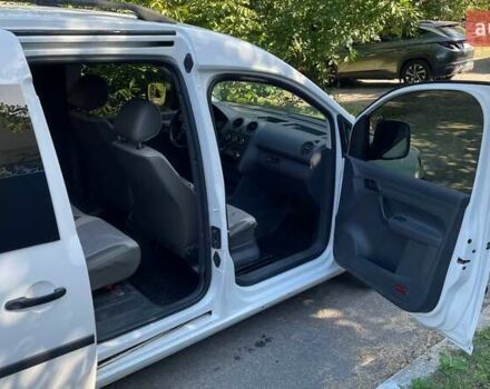 Білий Фольксваген Кадді, об'ємом двигуна 1.6 л та пробігом 180 тис. км за 10000 $, фото 13 на Automoto.ua