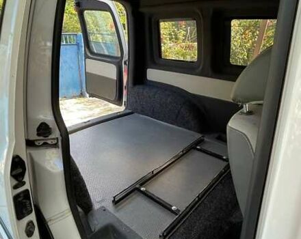 Білий Фольксваген Кадді, об'ємом двигуна 1.6 л та пробігом 180 тис. км за 10000 $, фото 6 на Automoto.ua