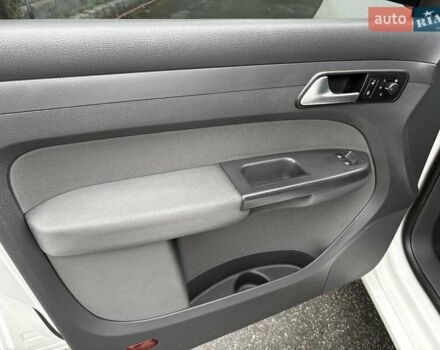 Белый Фольксваген Кадди, объемом двигателя 1.6 л и пробегом 237 тыс. км за 13200 $, фото 13 на Automoto.ua