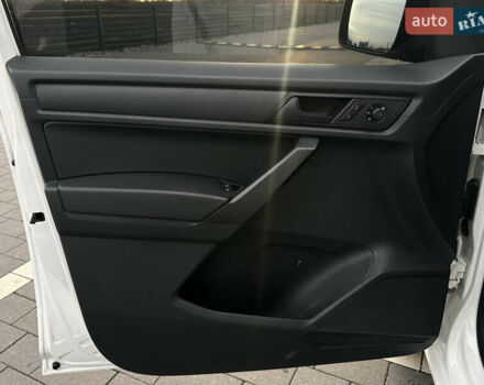 Белый Фольксваген Кадди, объемом двигателя 2 л и пробегом 260 тыс. км за 11500 $, фото 33 на Automoto.ua