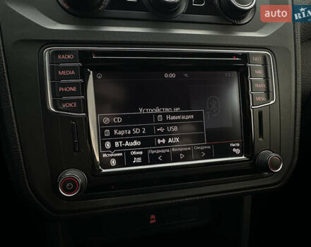 Белый Фольксваген Кадди, объемом двигателя 2 л и пробегом 260 тыс. км за 11500 $, фото 24 на Automoto.ua