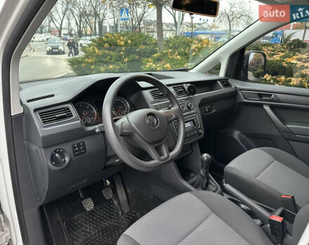 Белый Фольксваген Кадди, объемом двигателя 2 л и пробегом 245 тыс. км за 12800 $, фото 21 на Automoto.ua