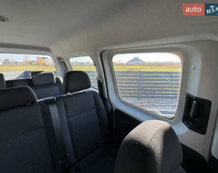 Белый Фольксваген Кадди, объемом двигателя 2 л и пробегом 265 тыс. км за 15800 $, фото 54 на Automoto.ua