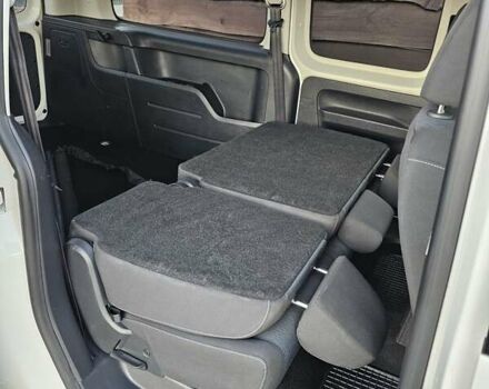 Белый Фольксваген Кадди, объемом двигателя 1.97 л и пробегом 184 тыс. км за 19950 $, фото 48 на Automoto.ua