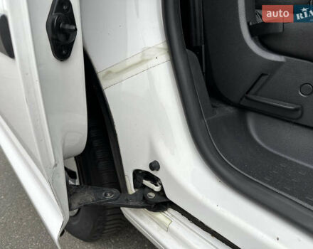 Белый Фольксваген Кадди, объемом двигателя 2 л и пробегом 245 тыс. км за 12800 $, фото 14 на Automoto.ua