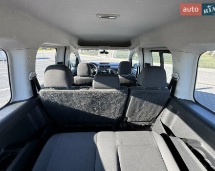 Белый Фольксваген Кадди, объемом двигателя 2 л и пробегом 265 тыс. км за 15800 $, фото 58 на Automoto.ua