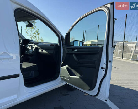 Белый Фольксваген Кадди, объемом двигателя 2 л и пробегом 265 тыс. км за 15800 $, фото 41 на Automoto.ua