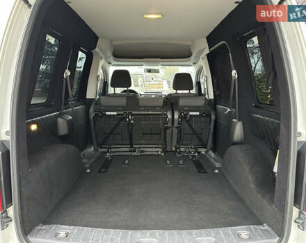 Белый Фольксваген Кадди, объемом двигателя 2 л и пробегом 245 тыс. км за 12800 $, фото 11 на Automoto.ua