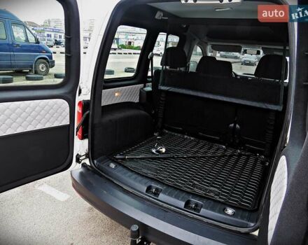 Белый Фольксваген Кадди, объемом двигателя 2 л и пробегом 173 тыс. км за 13500 $, фото 19 на Automoto.ua