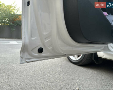 Белый Фольксваген Кадди, объемом двигателя 2 л и пробегом 245 тыс. км за 12800 $, фото 19 на Automoto.ua