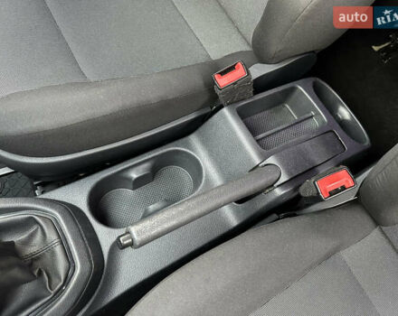 Белый Фольксваген Кадди, объемом двигателя 2 л и пробегом 245 тыс. км за 12800 $, фото 23 на Automoto.ua