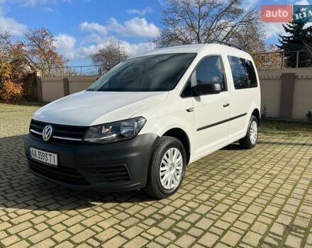 Белый Фольксваген Кадди, объемом двигателя 1.6 л и пробегом 180 тыс. км за 13000 $, фото 1 на Automoto.ua