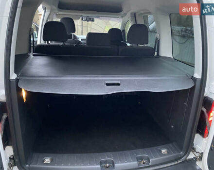 Белый Фольксваген Кадди, объемом двигателя 2 л и пробегом 260 тыс. км за 13900 $, фото 33 на Automoto.ua