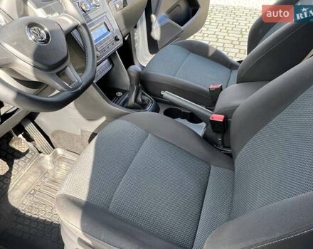 Белый Фольксваген Кадди, объемом двигателя 1.6 л и пробегом 180 тыс. км за 13000 $, фото 31 на Automoto.ua