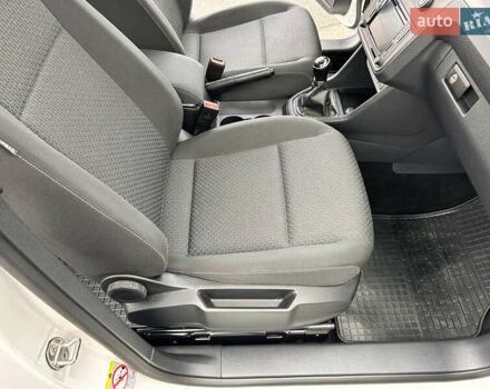 Белый Фольксваген Кадди, объемом двигателя 2 л и пробегом 167 тыс. км за 17500 $, фото 22 на Automoto.ua