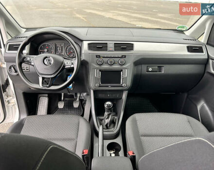 Белый Фольксваген Кадди, объемом двигателя 2 л и пробегом 167 тыс. км за 17500 $, фото 28 на Automoto.ua