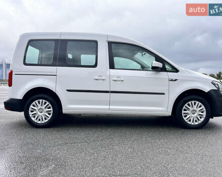 Белый Фольксваген Кадди, объемом двигателя 2 л и пробегом 167 тыс. км за 17500 $, фото 4 на Automoto.ua