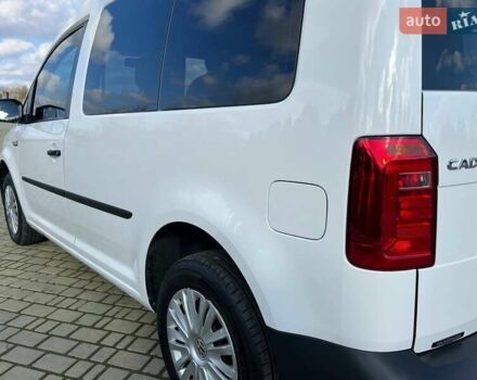 Белый Фольксваген Кадди, объемом двигателя 1.6 л и пробегом 180 тыс. км за 13000 $, фото 26 на Automoto.ua