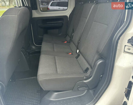 Белый Фольксваген Кадди, объемом двигателя 2 л и пробегом 189 тыс. км за 17200 $, фото 8 на Automoto.ua