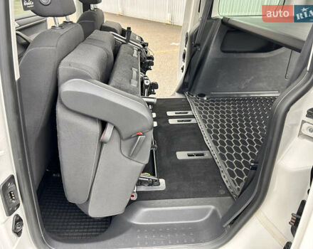 Белый Фольксваген Кадди, объемом двигателя 2 л и пробегом 167 тыс. км за 17500 $, фото 23 на Automoto.ua