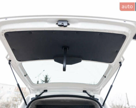 Белый Фольксваген Кадди, объемом двигателя 2 л и пробегом 215 тыс. км за 19800 $, фото 81 на Automoto.ua