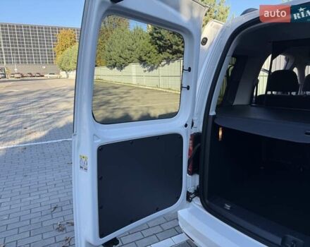 Белый Фольксваген Кадди, объемом двигателя 2 л и пробегом 149 тыс. км за 21200 $, фото 48 на Automoto.ua