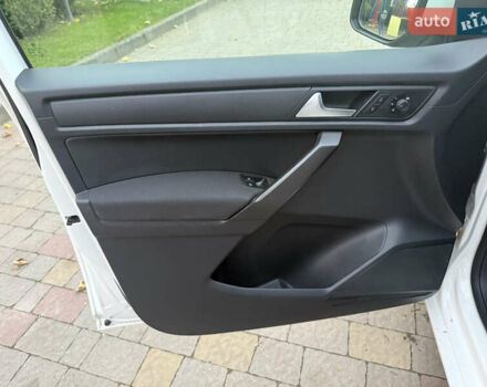 Білий Фольксваген Кадді, об'ємом двигуна 2 л та пробігом 205 тис. км за 16350 $, фото 28 на Automoto.ua