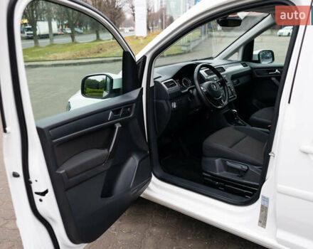 Белый Фольксваген Кадди, объемом двигателя 2 л и пробегом 215 тыс. км за 19800 $, фото 19 на Automoto.ua