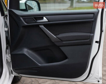 Белый Фольксваген Кадди, объемом двигателя 2 л и пробегом 215 тыс. км за 19800 $, фото 60 на Automoto.ua