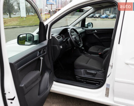 Белый Фольксваген Кадди, объемом двигателя 2 л и пробегом 215 тыс. км за 19800 $, фото 20 на Automoto.ua