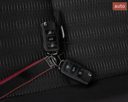 Белый Фольксваген Кадди, объемом двигателя 2 л и пробегом 215 тыс. км за 19800 $, фото 90 на Automoto.ua