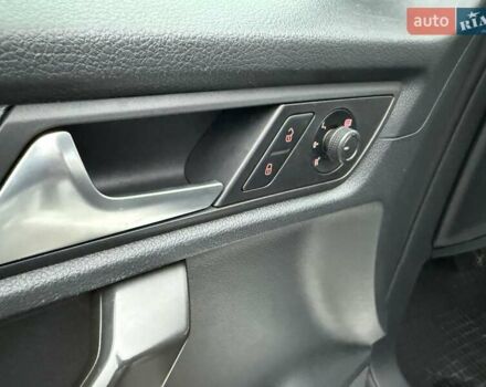 Белый Фольксваген Кадди, объемом двигателя 2 л и пробегом 150 тыс. км за 21600 $, фото 33 на Automoto.ua