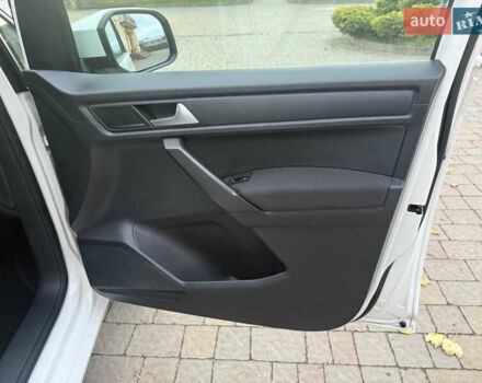 Білий Фольксваген Кадді, об'ємом двигуна 2 л та пробігом 205 тис. км за 16350 $, фото 37 на Automoto.ua