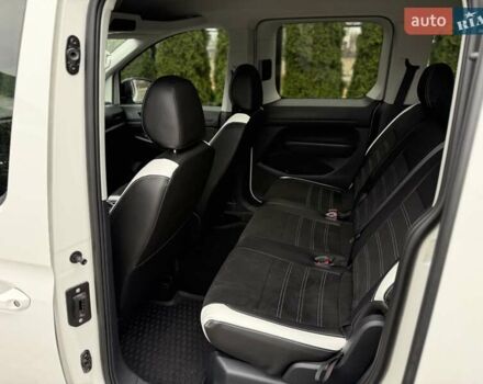 Белый Фольксваген Кадди, объемом двигателя 1.97 л и пробегом 222 тыс. км за 20999 $, фото 86 на Automoto.ua