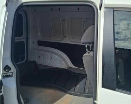 Білий Фольксваген Кадді, об'ємом двигуна 1.6 л та пробігом 295 тис. км за 10000 $, фото 6 на Automoto.ua