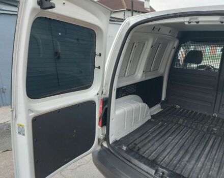 Белый Фольксваген Кадди, объемом двигателя 2 л и пробегом 190 тыс. км за 11200 $, фото 5 на Automoto.ua