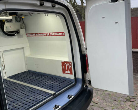 Белый Фольксваген Кадди, объемом двигателя 2 л и пробегом 290 тыс. км за 13500 $, фото 12 на Automoto.ua