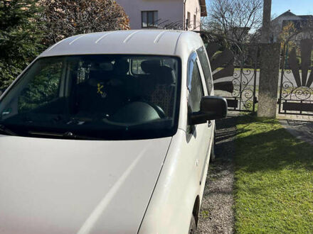 Белый Фольксваген Кадди, объемом двигателя 1.4 л и пробегом 204 тыс. км за 5400 $, фото 1 на Automoto.ua