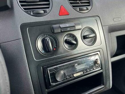 Фольксваген Кадди 2006 в Самборе на Automoto.ua Белый Фольксваген Кадди, объемом двигателя 1.9 л и пробегом 362 тыс. км за 6750 $, фото 1 на Automoto.ua