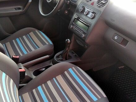 Белый Фольксваген Кадди, объемом двигателя 1.2 л и пробегом 280 тыс. км за 7000 $, фото 1 на Automoto.ua