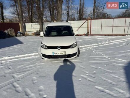 Фольксваген Кадди 2013 в Коростене на Automoto.ua Белый Фольксваген Кадди, объемом двигателя 1.6 л и пробегом 262 тыс. км за 9100 $, фото 1 на Automoto.ua
