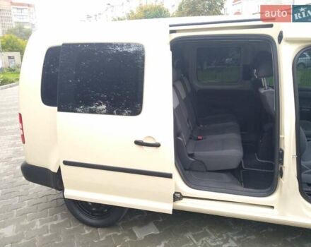 Бежевый Фольксваген Кадди, объемом двигателя 2 л и пробегом 252 тыс. км за 9300 $, фото 4 на Automoto.ua