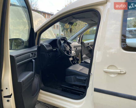 Бежевый Фольксваген Кадди, объемом двигателя 1.97 л и пробегом 280 тыс. км за 13000 $, фото 6 на Automoto.ua