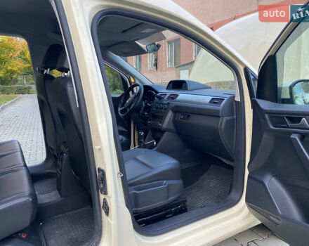 Бежевый Фольксваген Кадди, объемом двигателя 1.97 л и пробегом 280 тыс. км за 13000 $, фото 4 на Automoto.ua