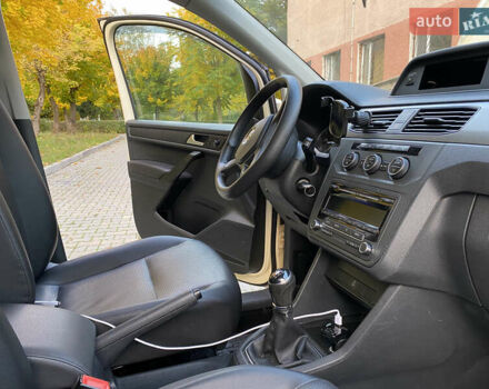 Бежевый Фольксваген Кадди, объемом двигателя 1.97 л и пробегом 280 тыс. км за 13000 $, фото 2 на Automoto.ua