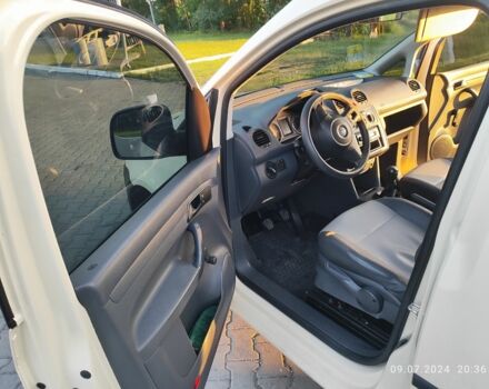 Бежевий Фольксваген Кадді, об'ємом двигуна 1.6 л та пробігом 350 тис. км за 11000 $, фото 5 на Automoto.ua