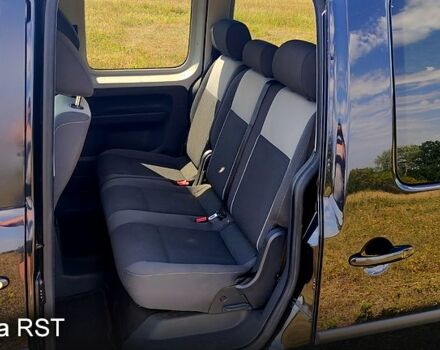 Черный Фольксваген Кадди, объемом двигателя 1.6 л и пробегом 275 тыс. км за 9200 $, фото 3 на Automoto.ua